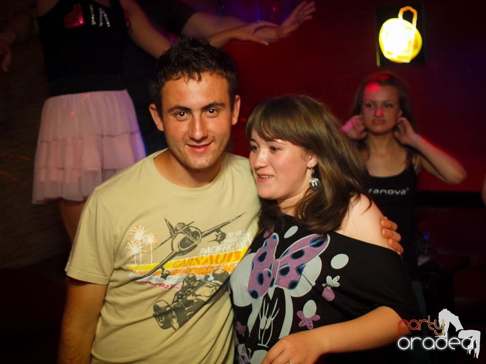Party în Club Downtown, 