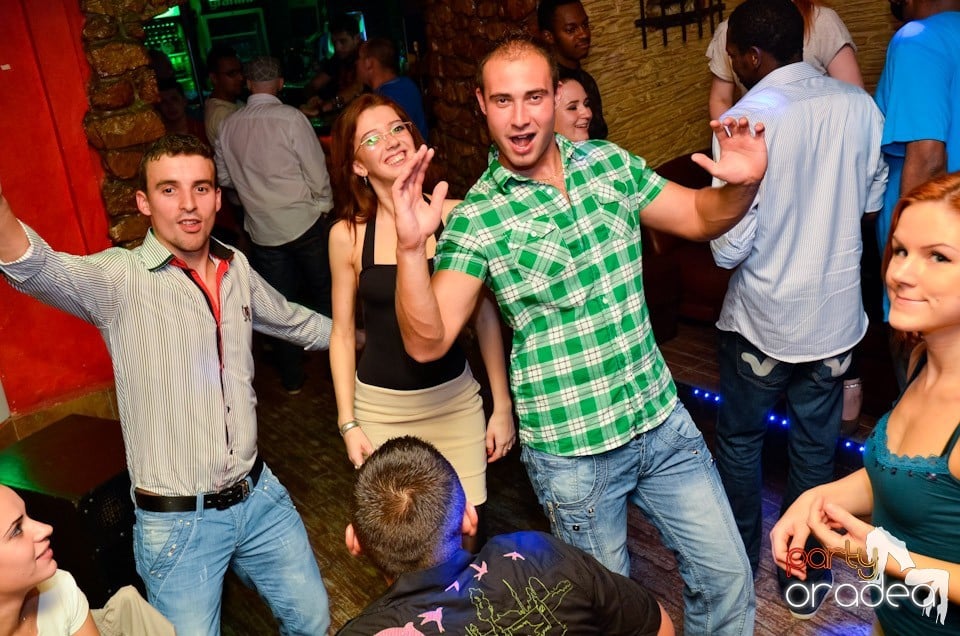 Party în Club Downtown, 