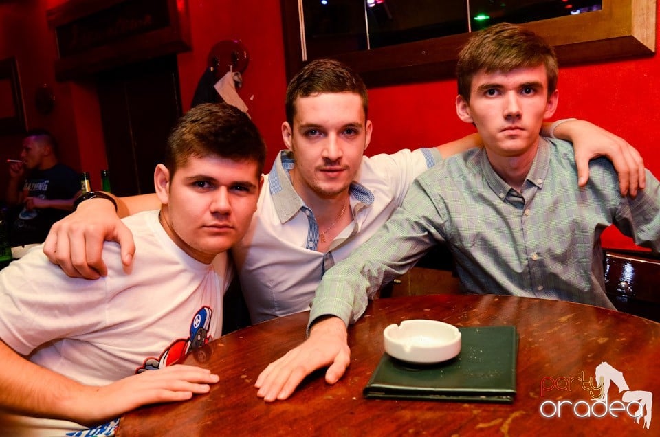 Party în Club Downtown, 