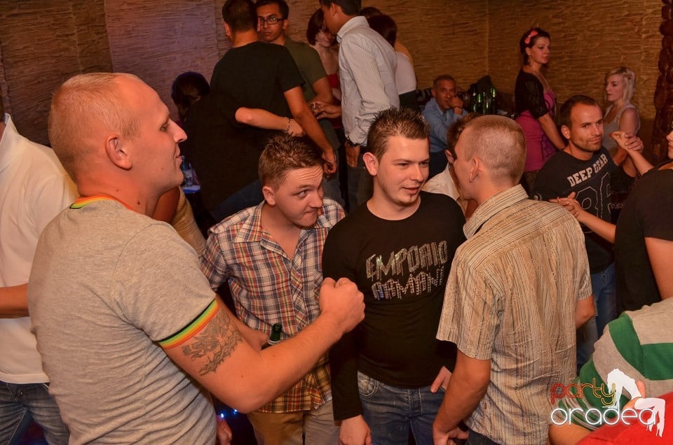 Party în Club Downtown, 