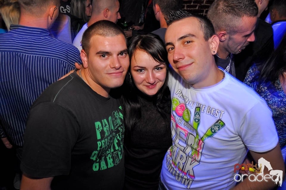 Party în Club Escape, sâmbătă noaptea, 