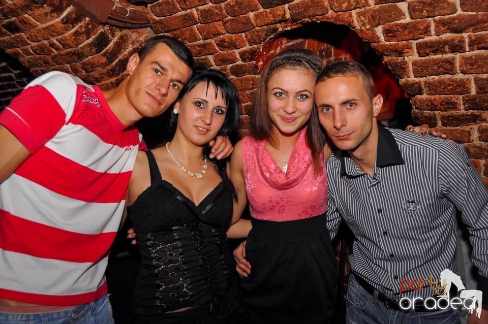 Party în Club Escape, sâmbătă noaptea, 