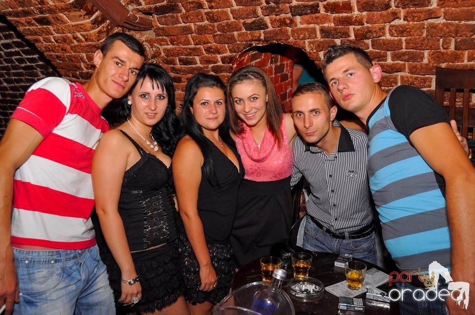 Party în Club Escape, sâmbătă noaptea, 