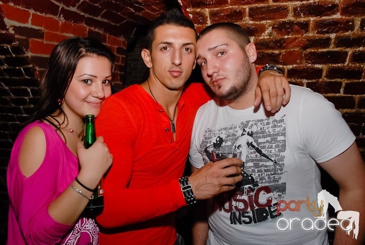 Party în Club Escape, 