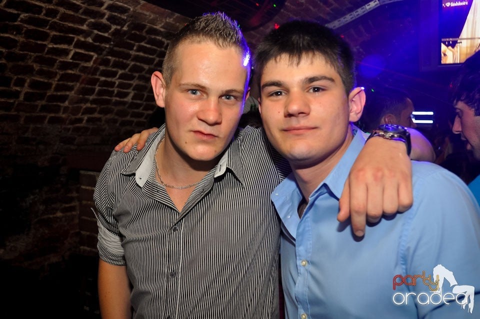 Party în Club Escape, 