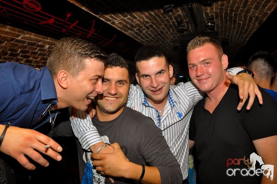 Party în Club Escape, 