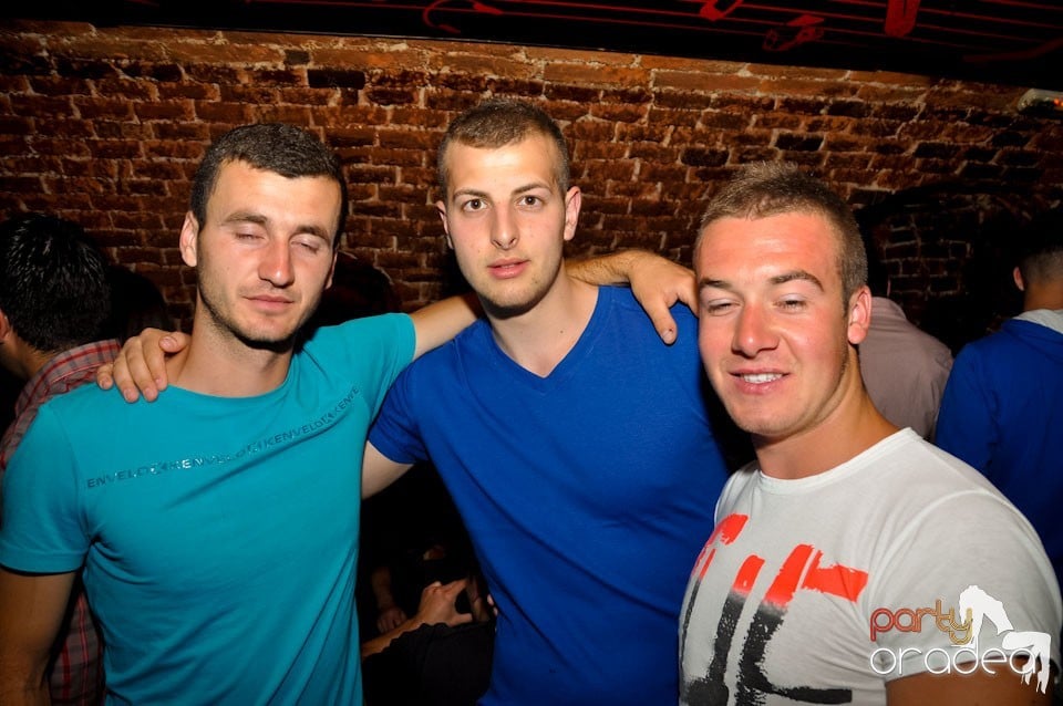 Party în Club Escape, 