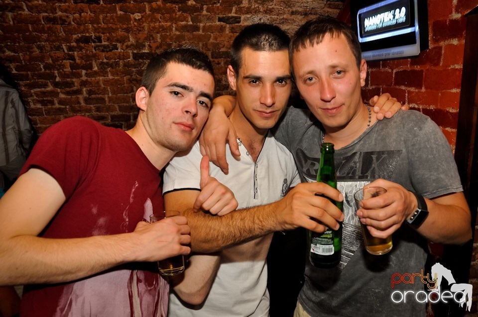 Party în Club Escape, 