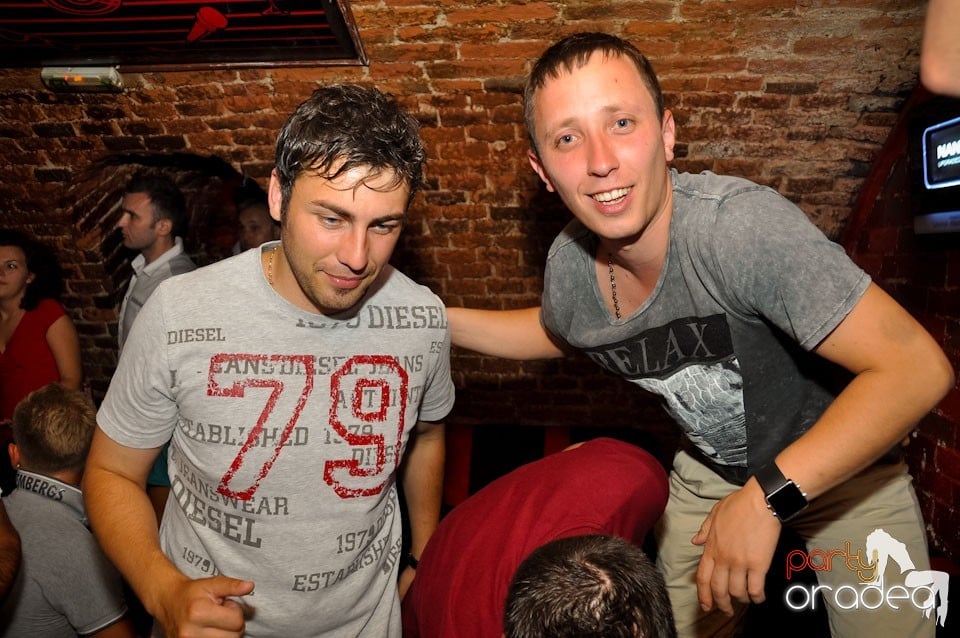 Party în Club Escape, 