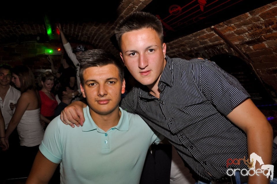 Party în Club Escape, 