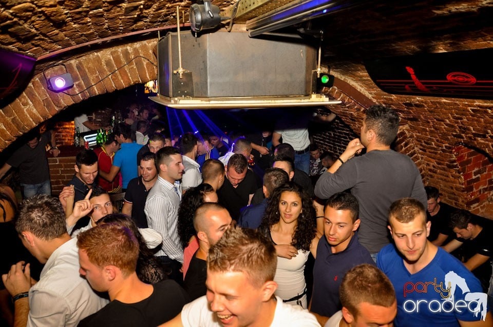 Party în Club Escape, 