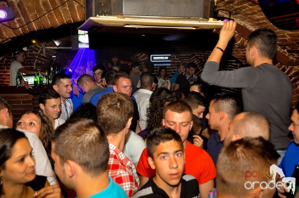 Party în Club Escape, 