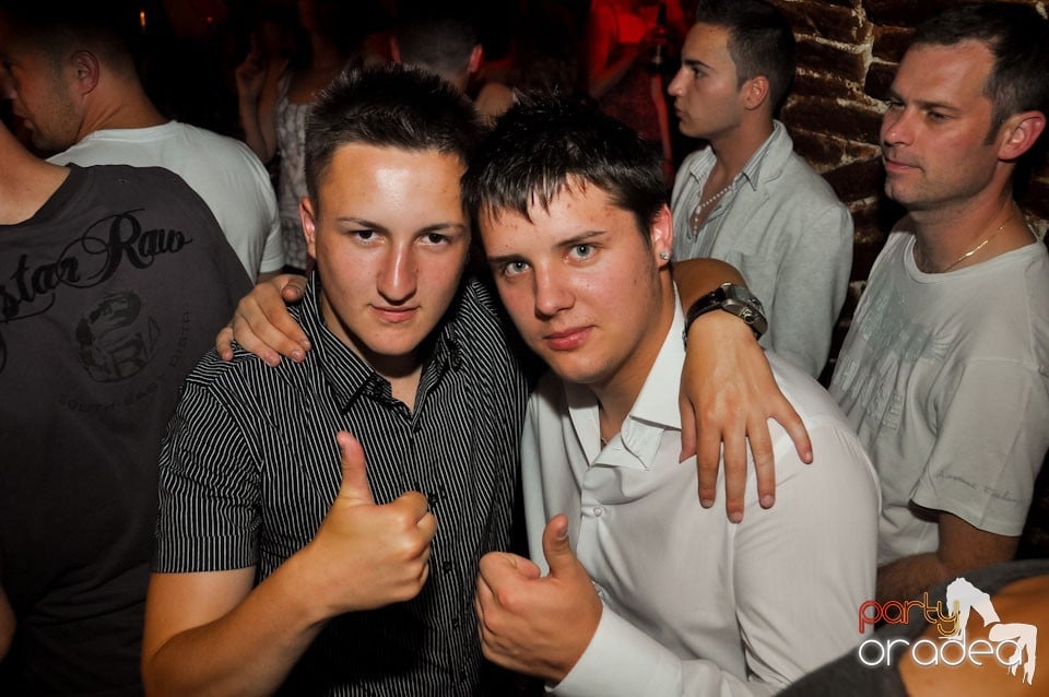 Party în Club Escape, 