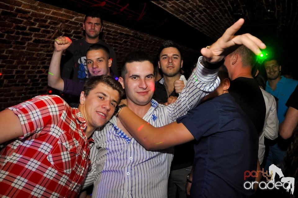 Party în Club Escape, 