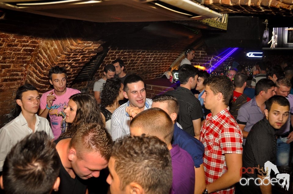 Party în Club Escape, 