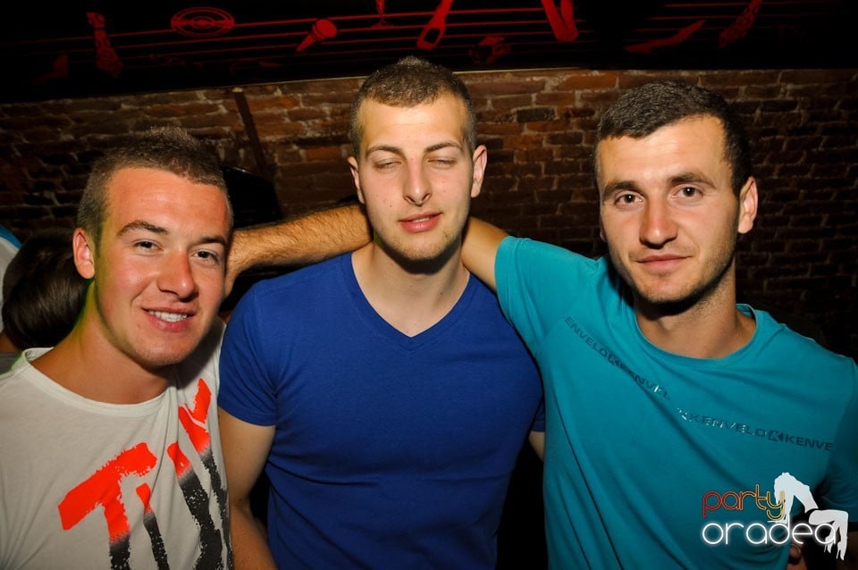 Party în Club Escape, 