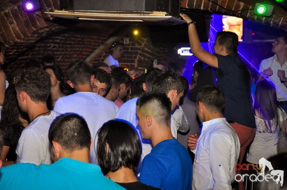 Party în Club Escape, 