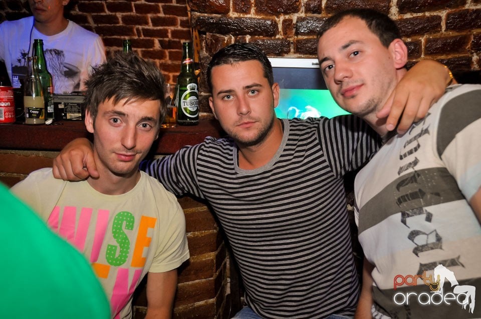 Party în Club Escape, 