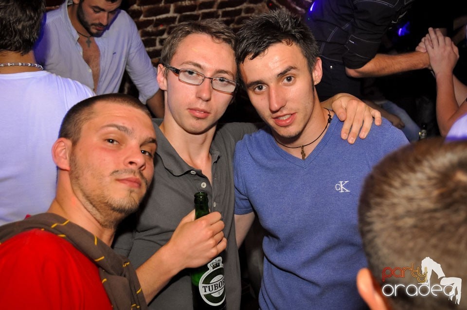 Party în Club Escape, 