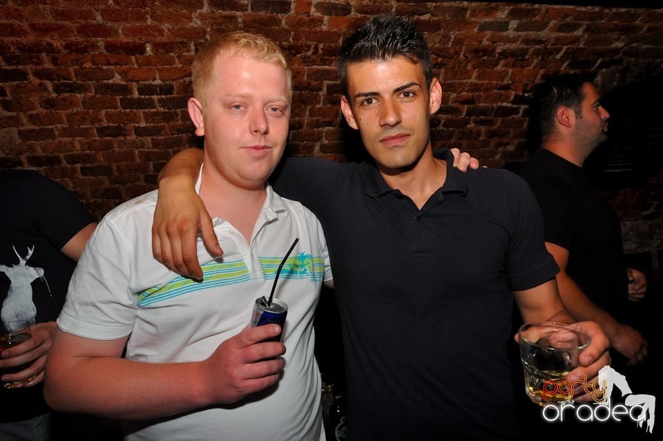 Party în Club Escape, 