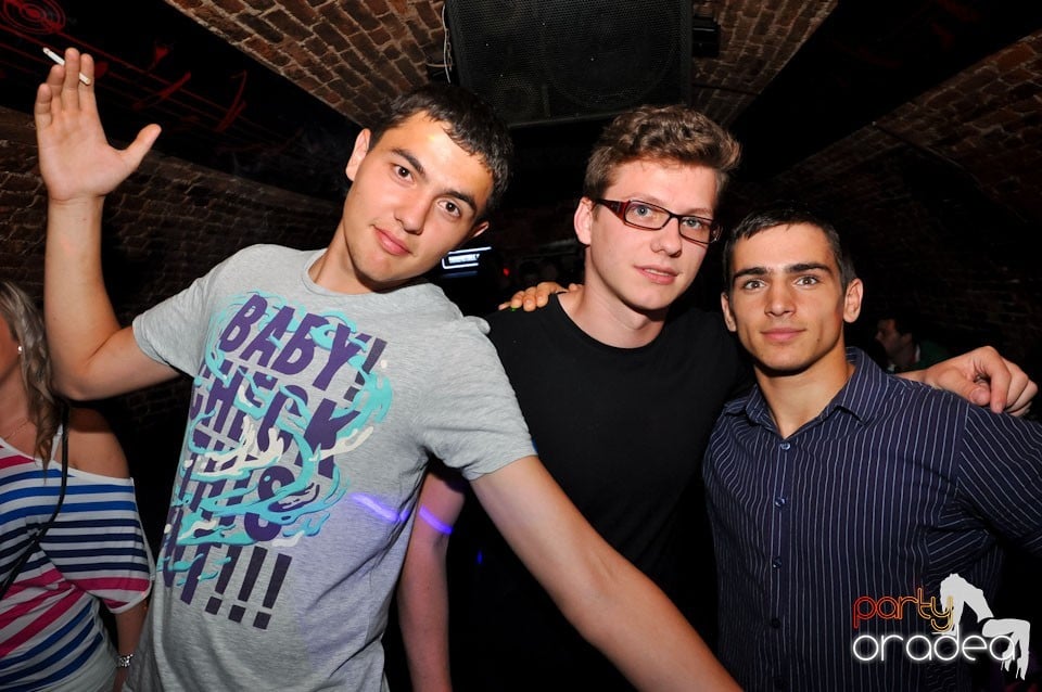 Party în Club Escape, 