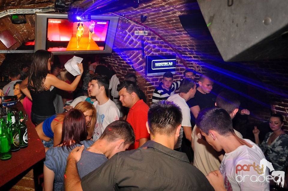 Party în Club Escape, 