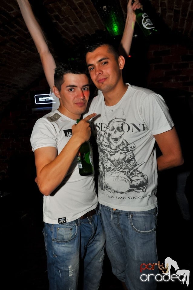 Party în Club Escape, 