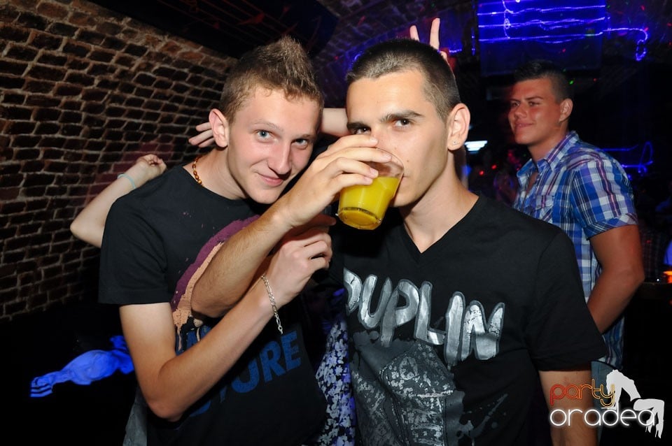 Party în Club Escape, 