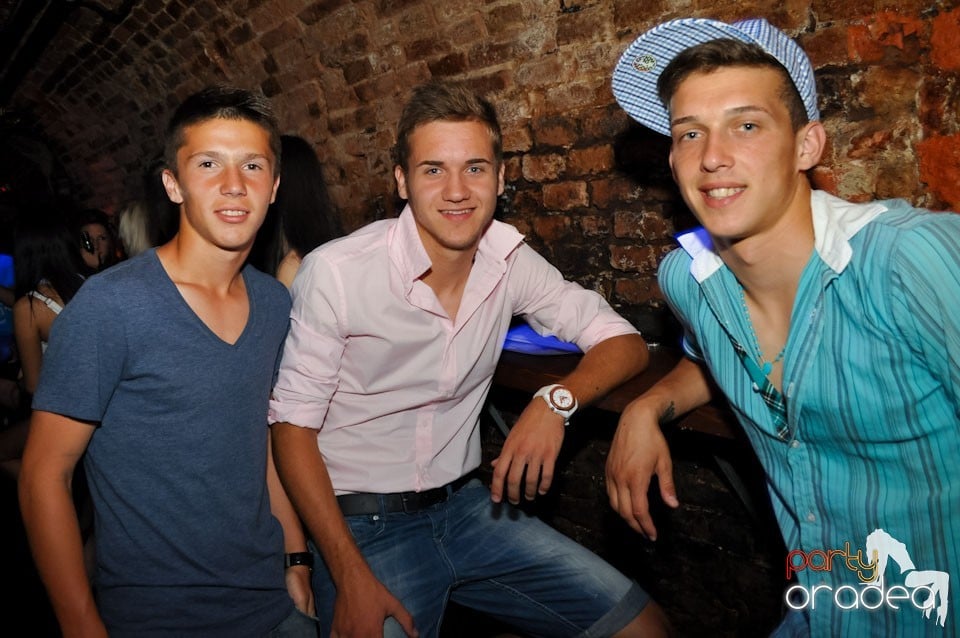 Party în Club Escape, 