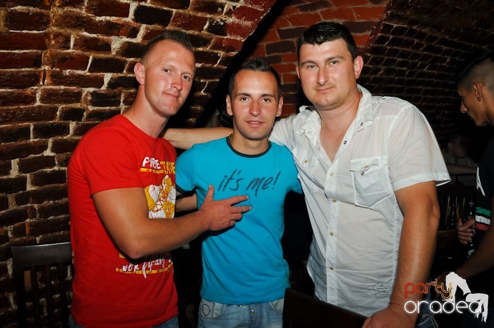 Party în Club Escape, 