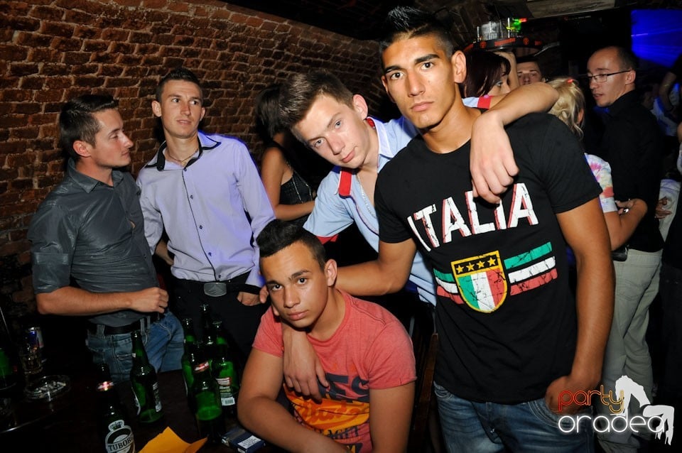 Party în Club Escape, 