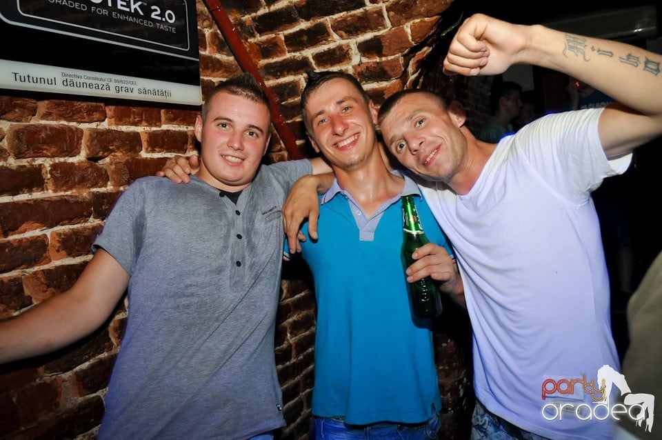 Party în Club Escape, 