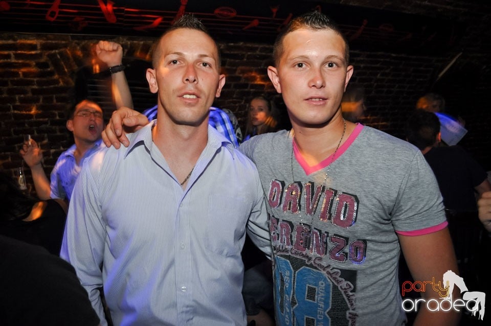 Party în Club Escape, 