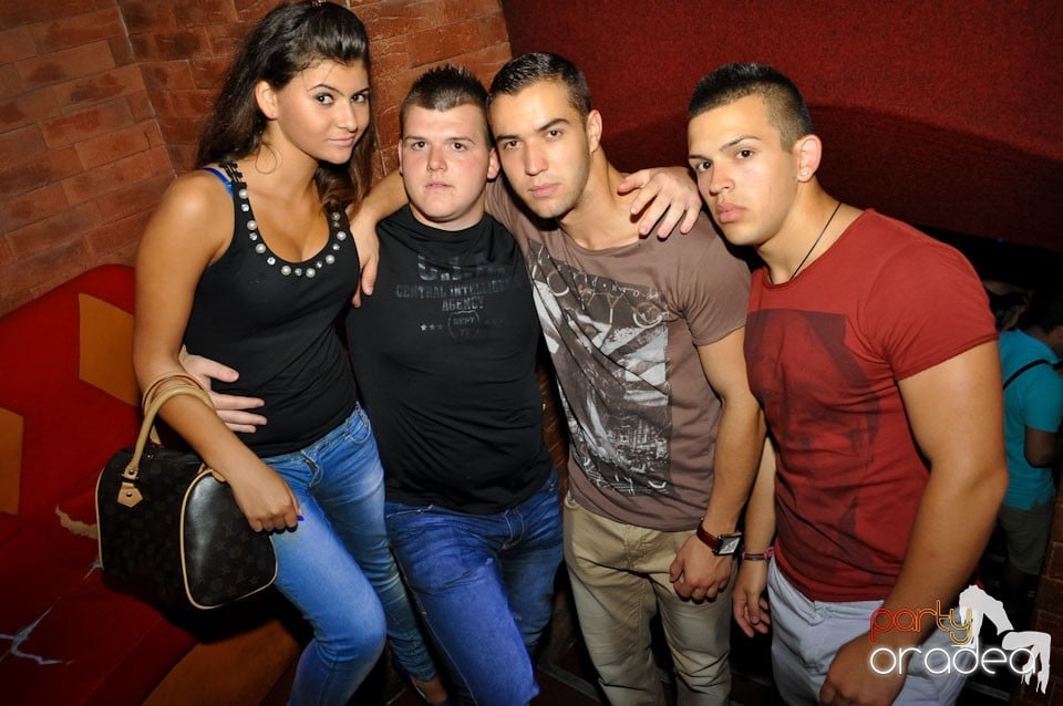 Party în Club Escape, 