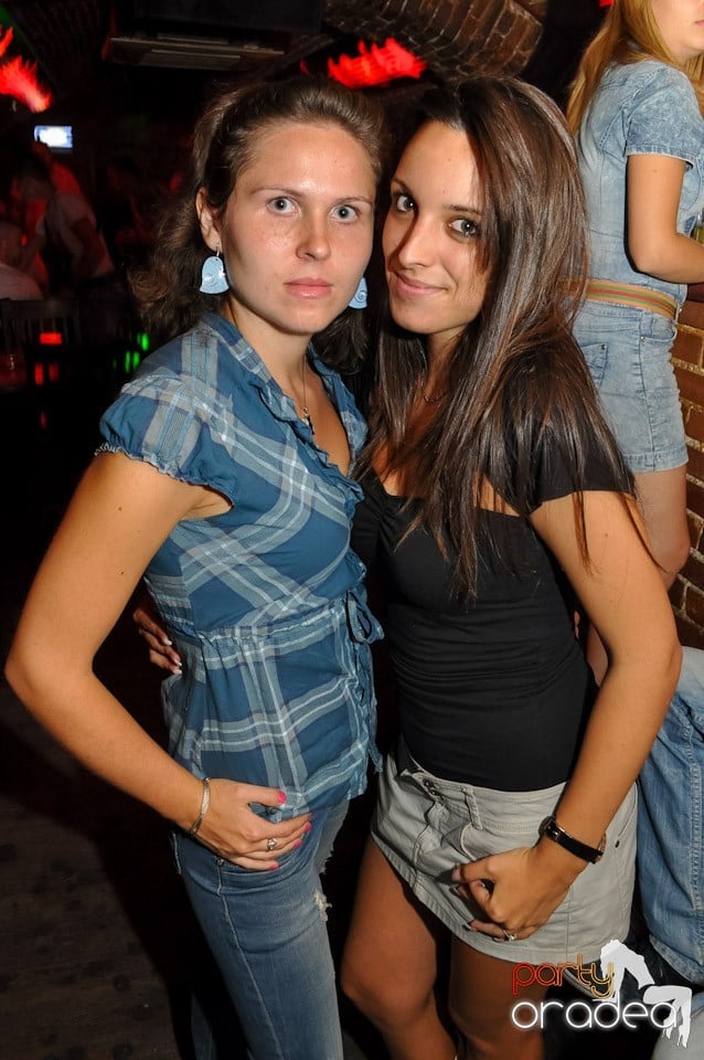 Party în Club Escape, 
