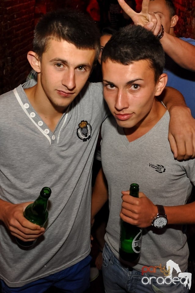 Party în Club Escape, 