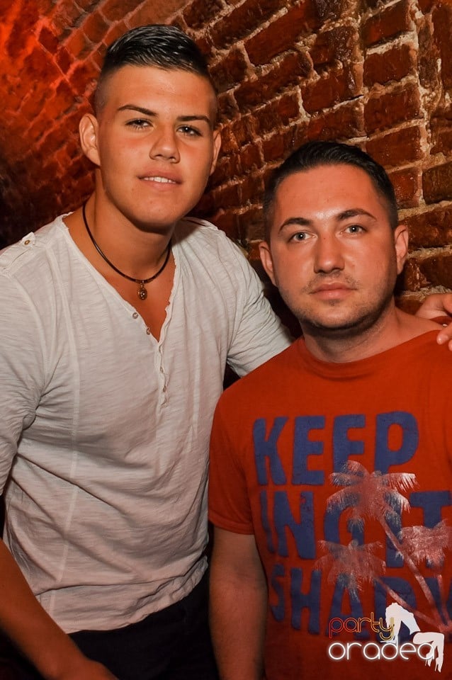 Party în Club Escape, 