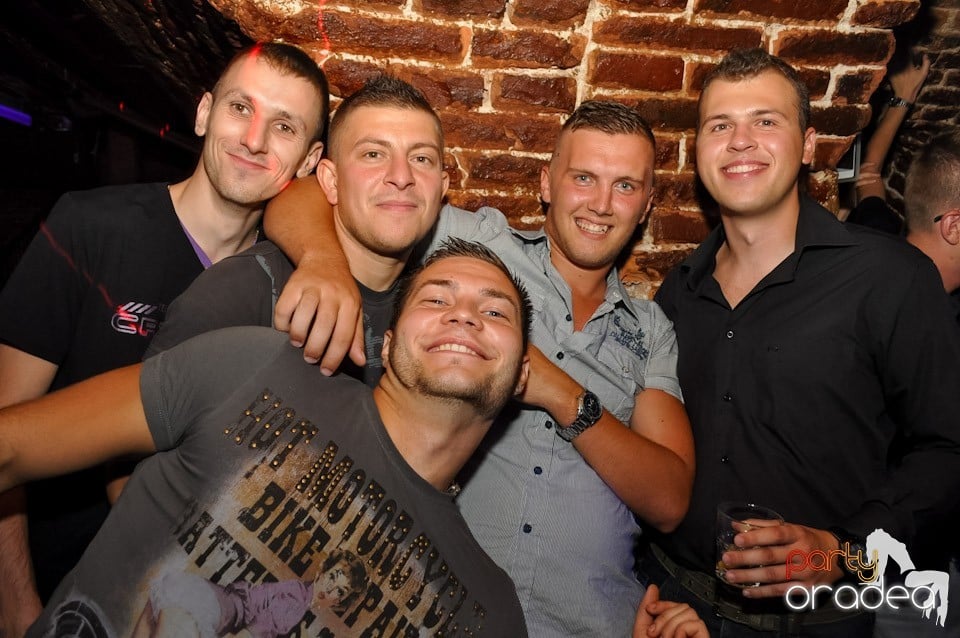 Party în Club Escape, 