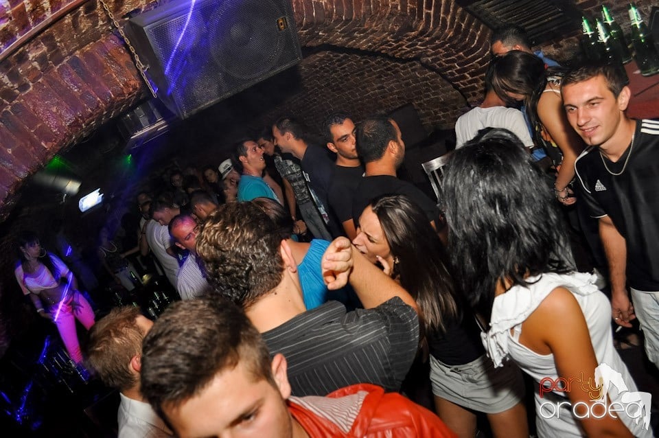 Party în Club Escape, 