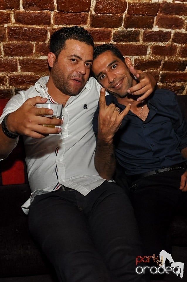 Party în Club Escape, 