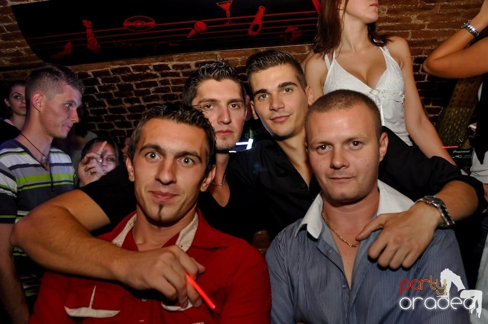 Party în Club Escape, 