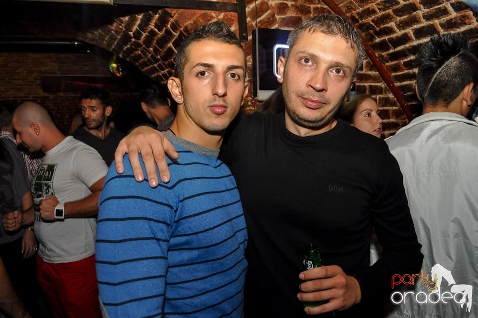 Party în Club Escape, 