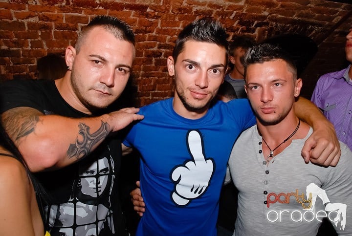 Party în Club Escape, 