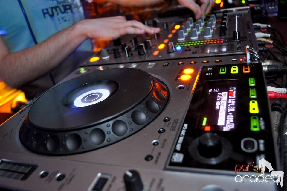 Party în Club Escape, 