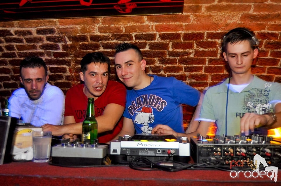 Party în Club Escape, 