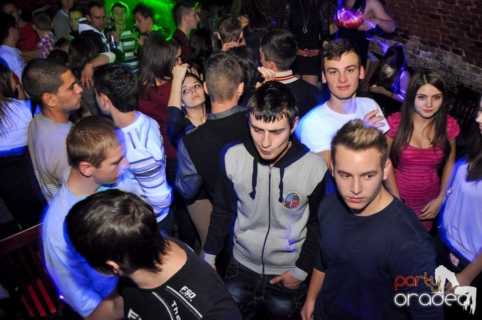 Party în Club Escape, 