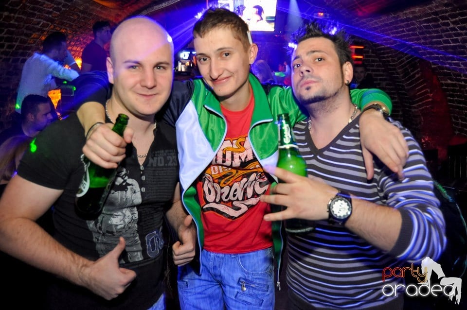 Party în Club Escape, 