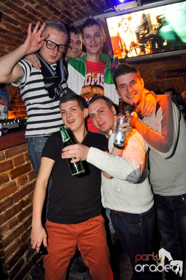 Party în Club Escape, 