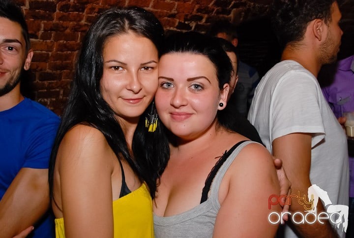Party în Club Escape, 
