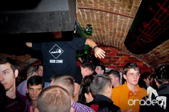 Party în Club Escape, 